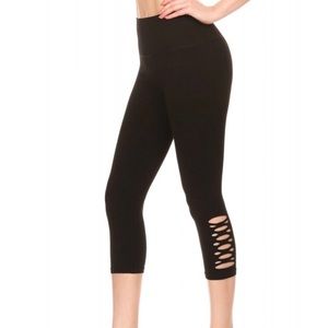 Women’s Ripped Black Capri Leggings